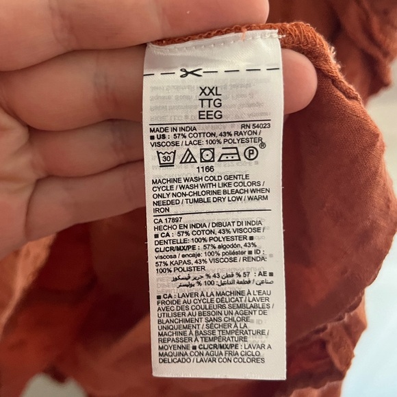 Old Navy Lace detail Terracotta Button-Up Blouse
Blouse Swiss dots plus size xxl - Picture 6 of 8